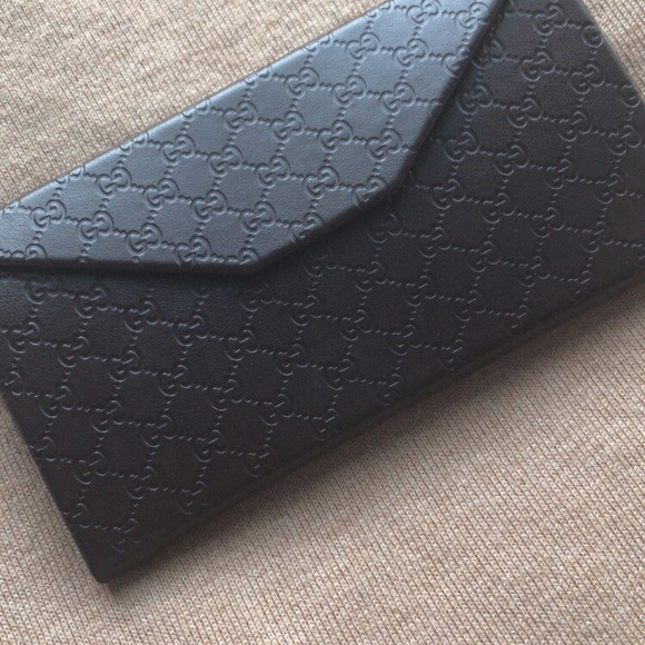Authentic Gucci case - Picture 2 of 3